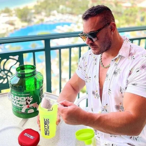 100% Whey Isolate 2Kg, Morango, Scitec Nutrition Scitec Nutrition